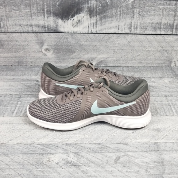 New Nike Revolution 4 - Picture 5 of 7